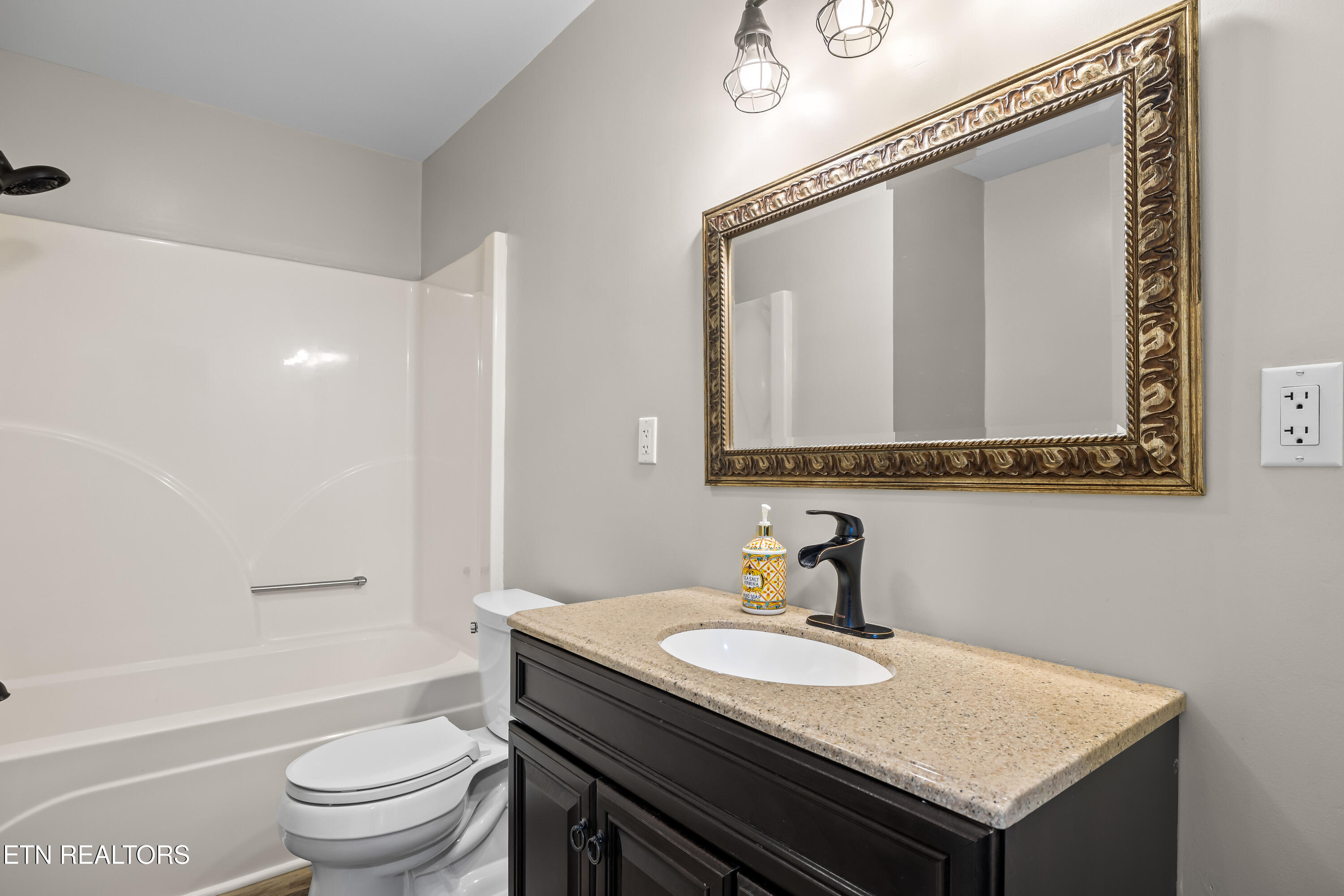 1907 Crest Road Maryville, TN 37804 - Photo 23 of 34 Bath