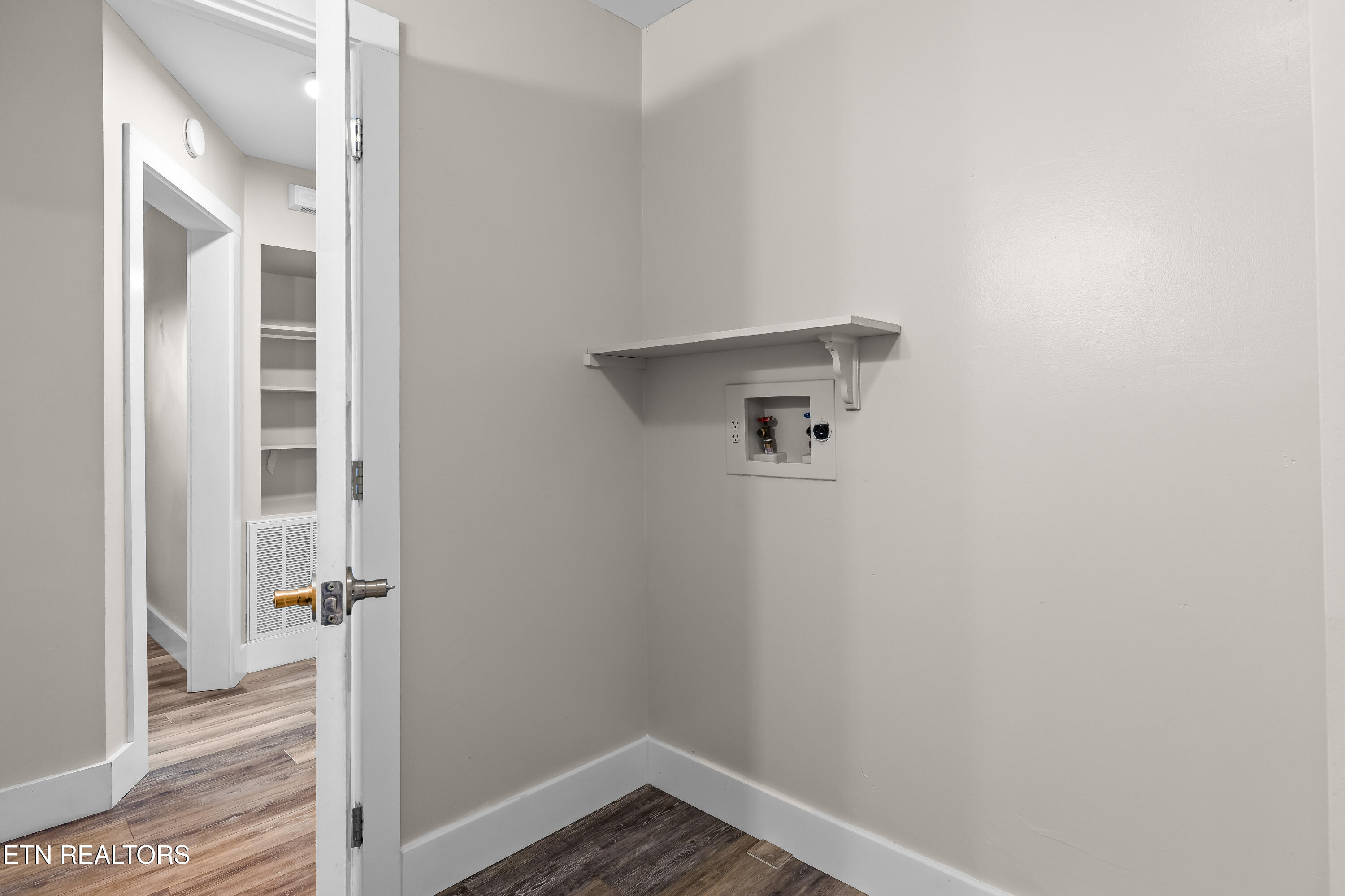 1907 Crest Road Maryville, TN 37804 - Photo 24 of 34 Laundry