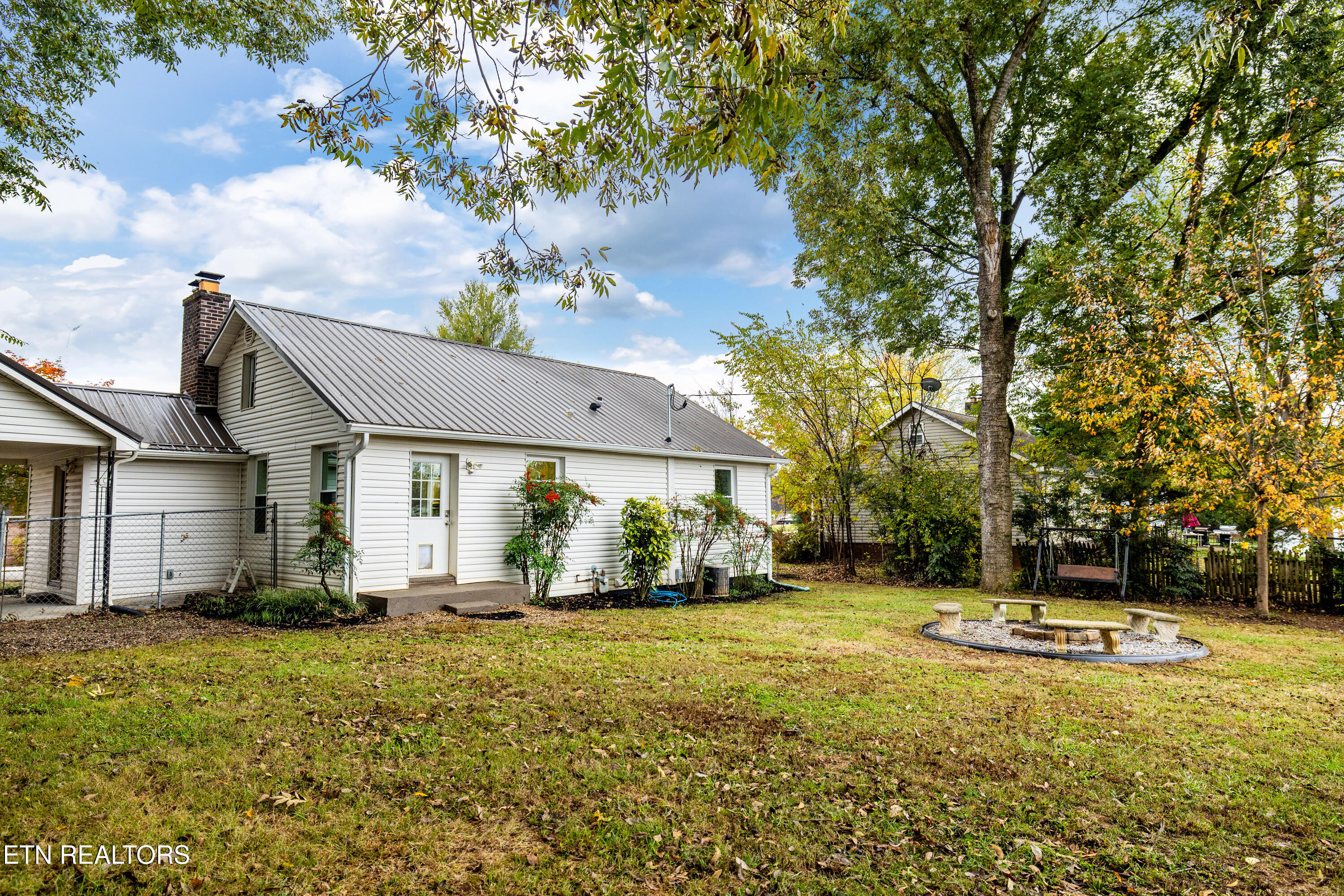 1907 Crest Road Maryville, TN 37804 - Photo 5 of 34 1907CrestRd-33