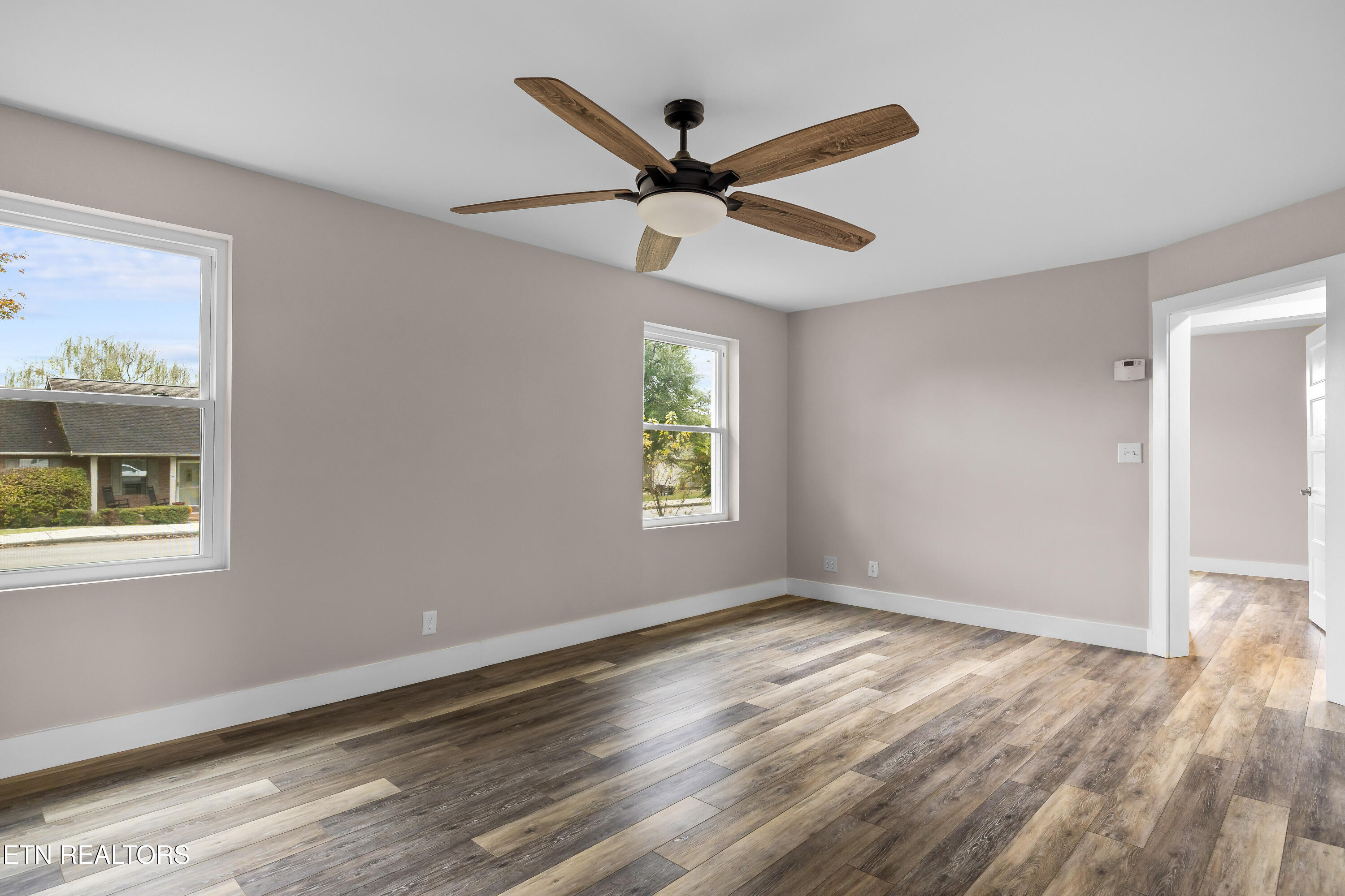 1907 Crest Road Maryville, TN 37804 - Photo 8 of 34 Large Living Room
