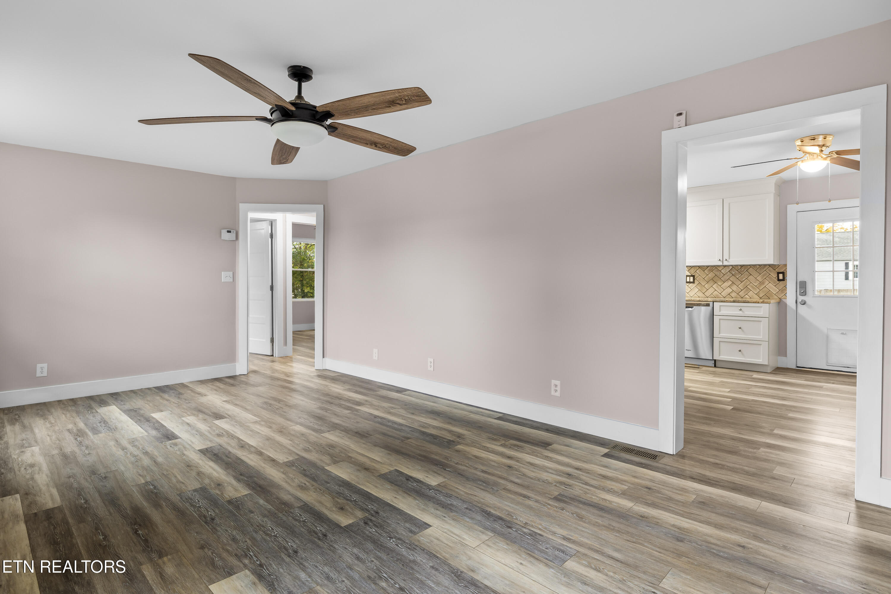 1907 Crest Road Maryville, TN 37804 - Photo 9 of 34 Living