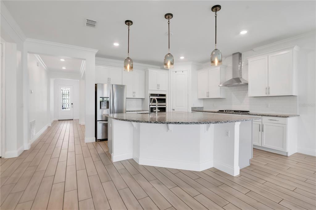 8318 Vivaro Isle Way Windermere, FL 34786 - Photo 4 of 35 Gallery Image 4