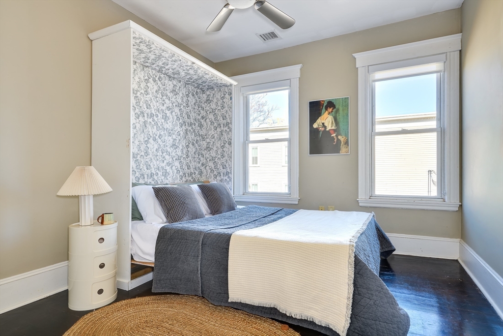 161 Columbia Street, Unit 3 Cambridge, MA 02139 - Photo 15 of 19 a bedroom with a bed and a window