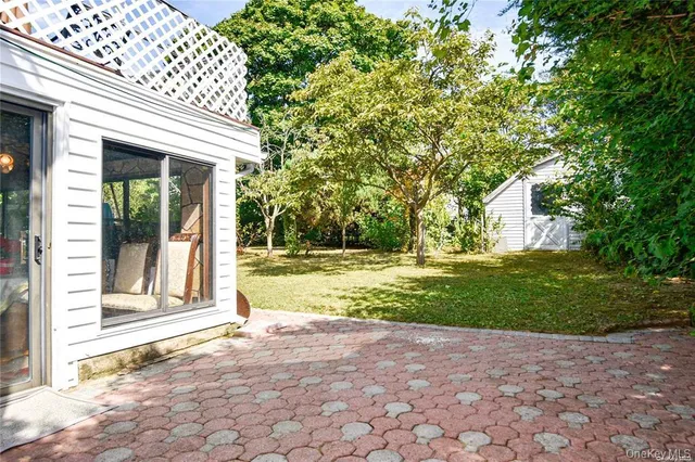 a view of outdoor space yard and porch