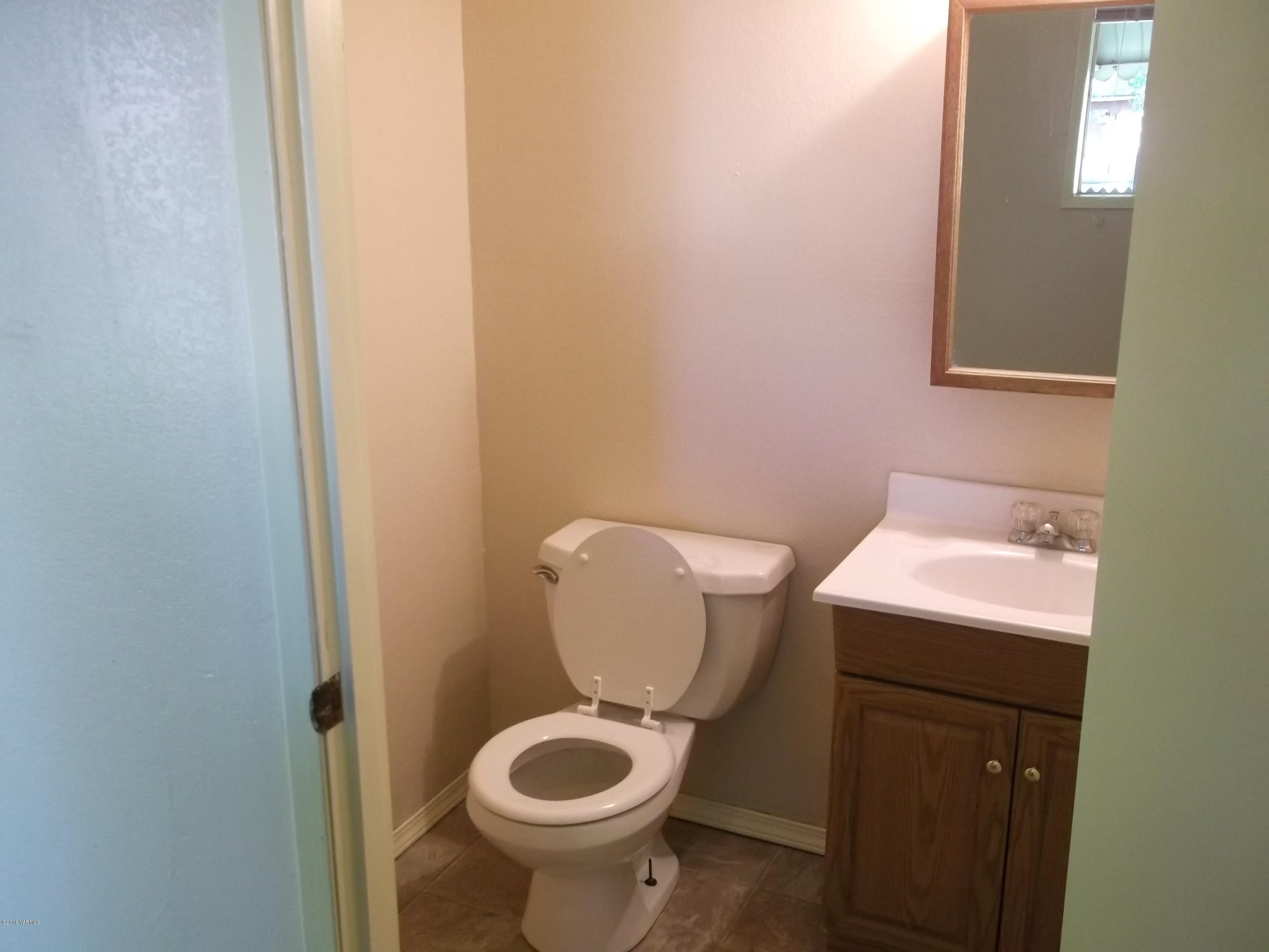419 Cemetery Road Sunnyside, WA 98944 - Photo 11 of 15 a bathroom with a sink and a toilet