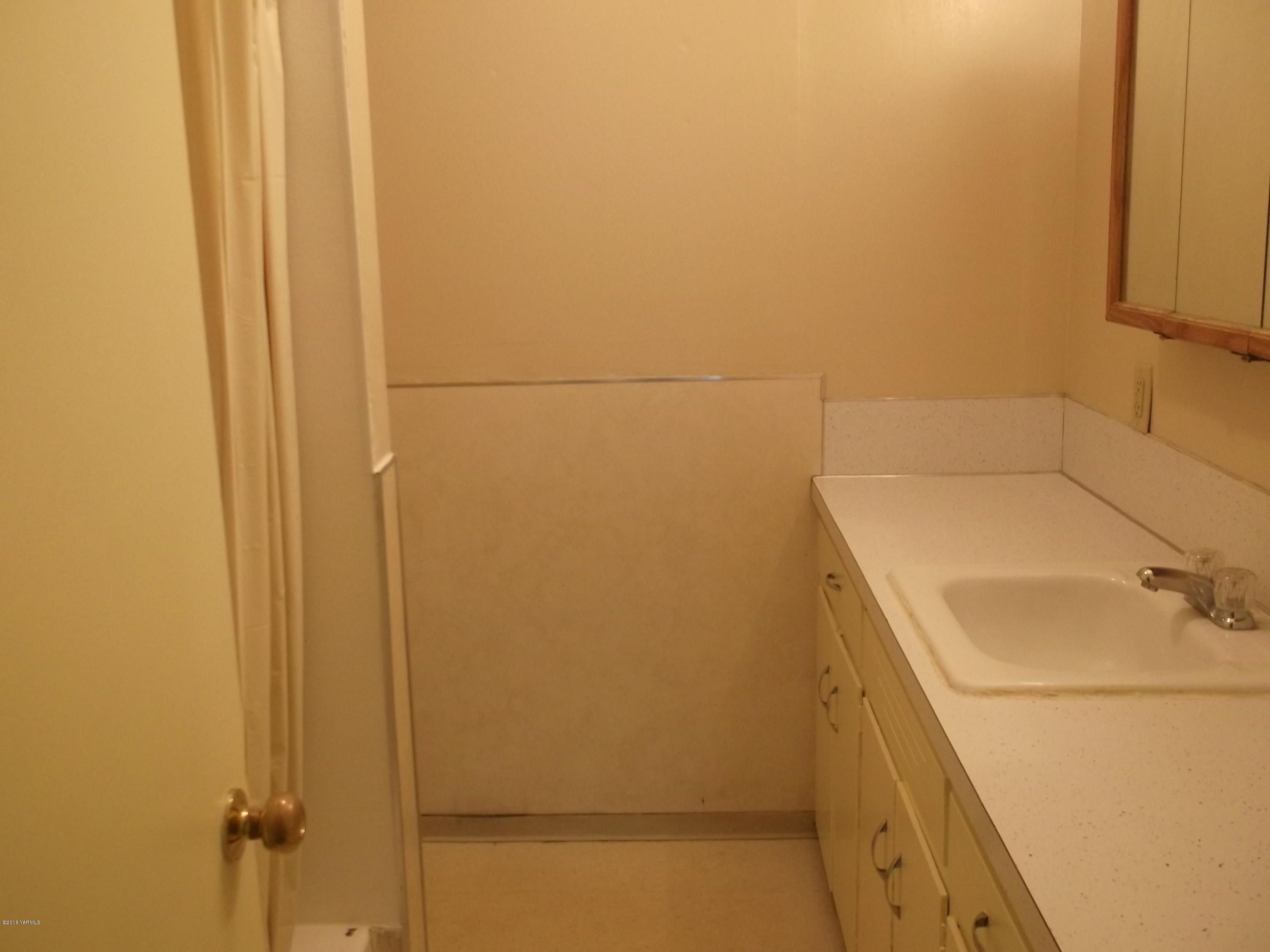 419 Cemetery Road Sunnyside, WA 98944 - Photo 5 of 15 a bathroom with a sink and washing machine