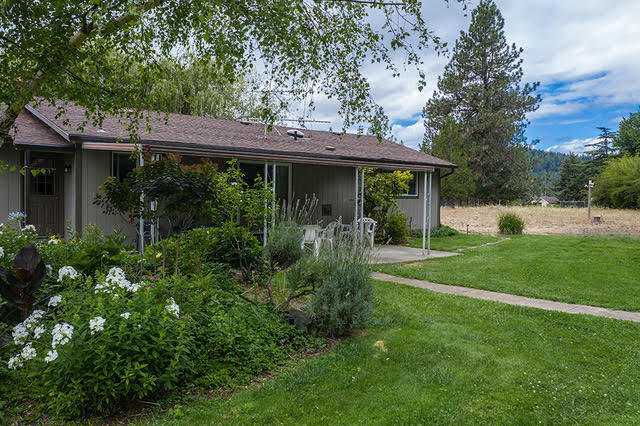 6141 New Hope Road Grants Pass, OR 97527 - Photo 6 of 49 easy care landscaping