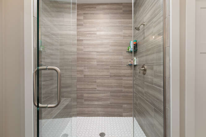 17 Windward Way Ottawa, IL 61350 - Photo 25 of 48 a bathroom with a shower