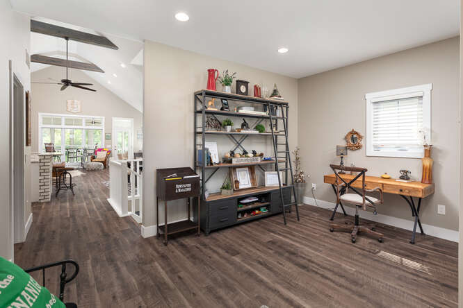 17 Windward Way Ottawa, IL 61350 - Photo 28 of 48 a living room with furniture and a wooden floor