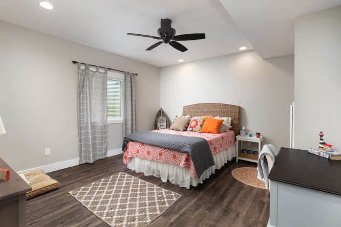 17 Windward Way Ottawa, IL 61350 - Photo 30 of 48 a bedroom with a bed and window