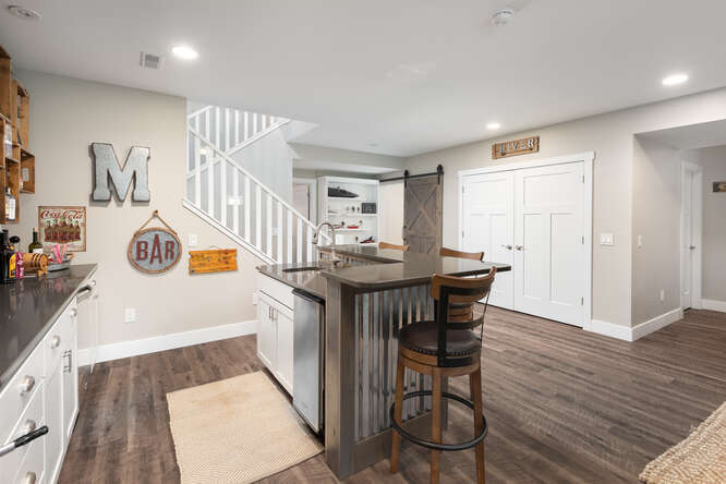 17 Windward Way Ottawa, IL 61350 - Photo 34 of 48 a view of a kitchen and dining room