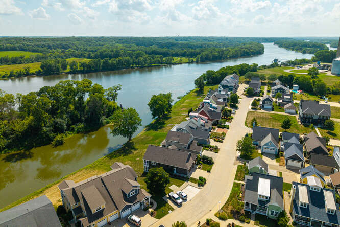 17 Windward Way Ottawa, IL 61350 - Photo 41 of 48 an aerial view of residential houses with outdoor space and lake view