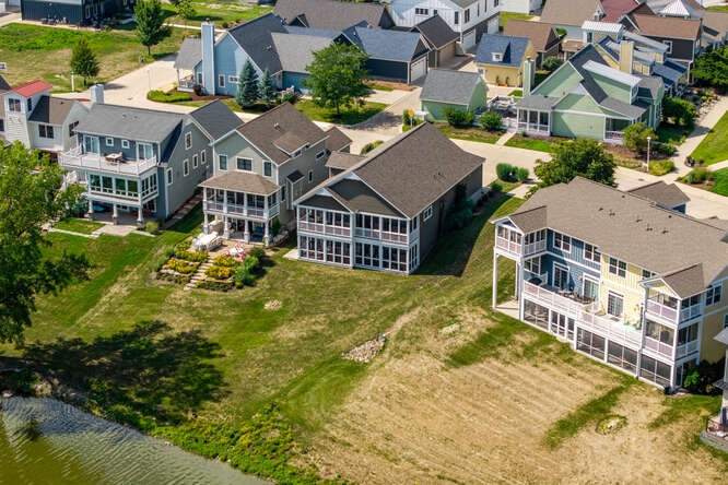 17 Windward Way Ottawa, IL 61350 - Photo 43 of 48 an aerial view of residential houses with yard
