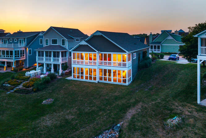 17 Windward Way Ottawa, IL 61350 - Photo 48 of 48 a front view of a house with garden
