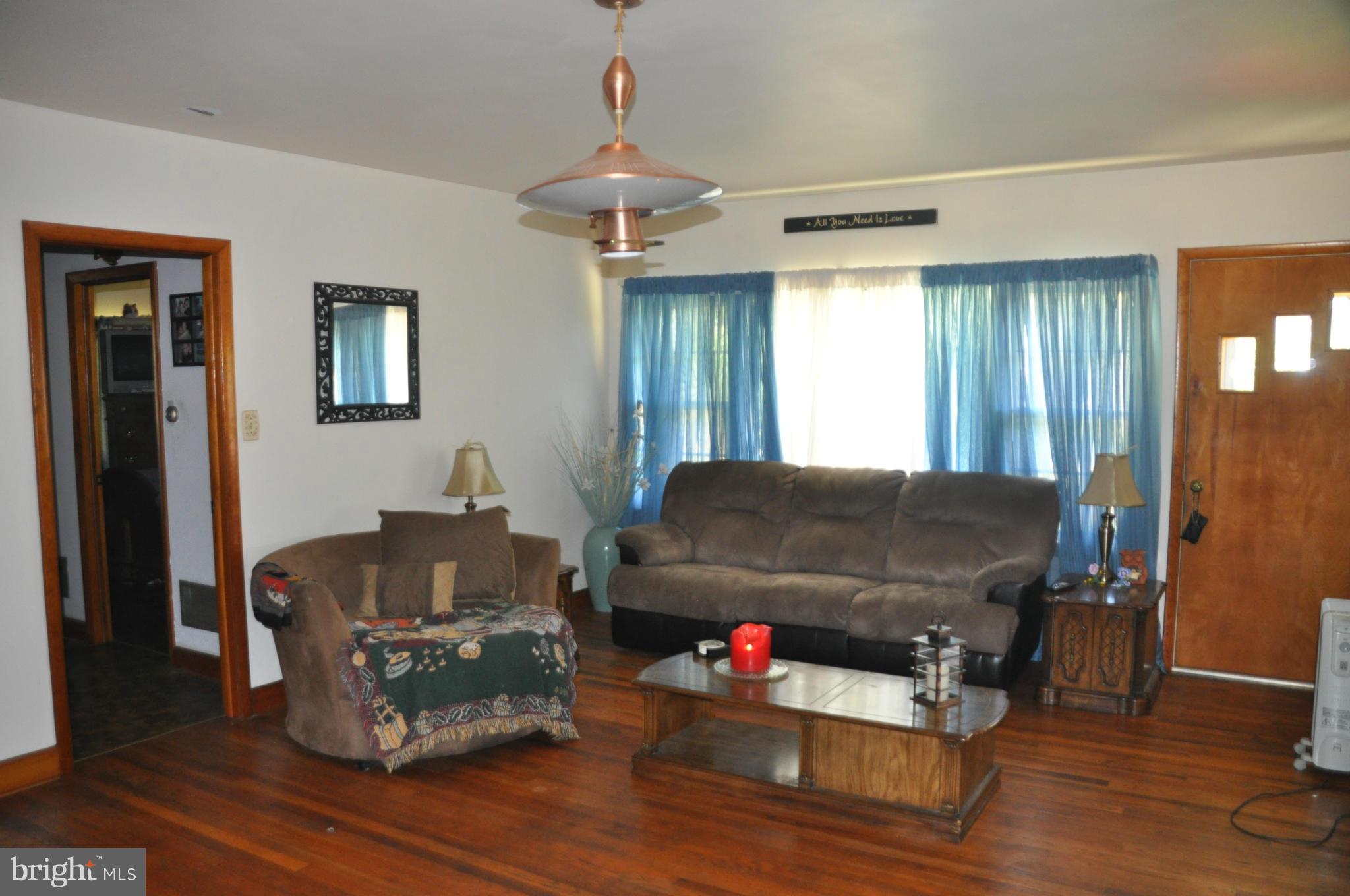 9590 Meredith Road Charlotte Hall, MD 20622 - Photo 11 of 30 Living Room