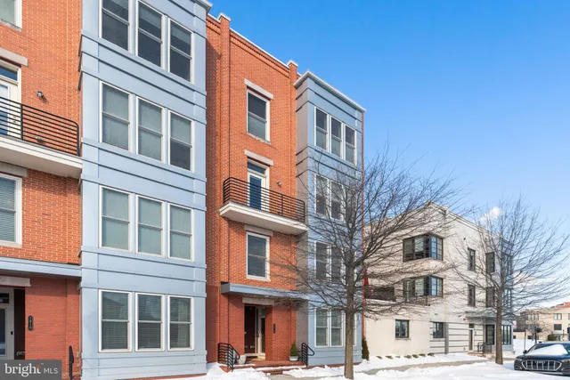 $1,025,000 | 1912 Potomac Avenue, Unit 102, Alexandria, VA 22301