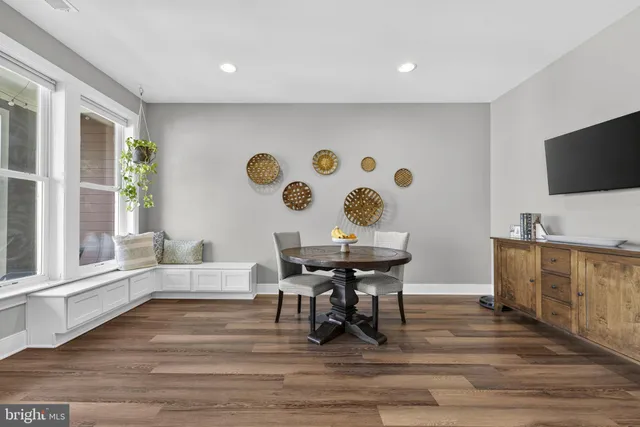 $1,025,000 | 1912 Potomac Avenue, Unit 102, Alexandria, VA 22301