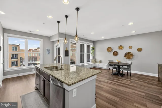 $1,025,000 | 1912 Potomac Avenue, Unit 102, Alexandria, VA 22301