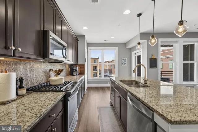 $1,025,000 | 1912 Potomac Avenue, Unit 102, Alexandria, VA 22301