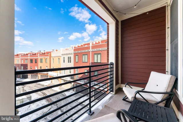 $1,025,000 | 1912 Potomac Avenue, Unit 102, Alexandria, VA 22301
