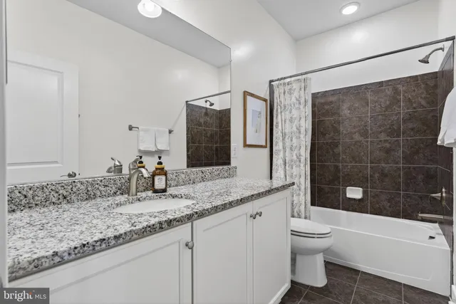 $1,025,000 | 1912 Potomac Avenue, Unit 102, Alexandria, VA 22301