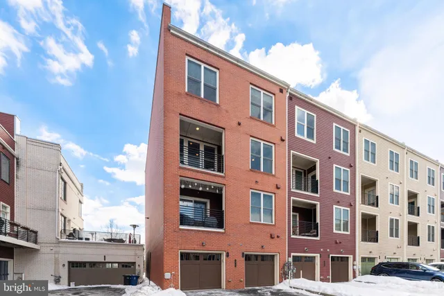 $1,025,000 | 1912 Potomac Avenue, Unit 102, Alexandria, VA 22301