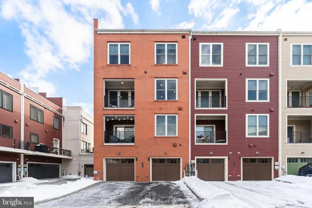 $1,025,000 | 1912 Potomac Avenue, Unit 102, Alexandria, VA 22301