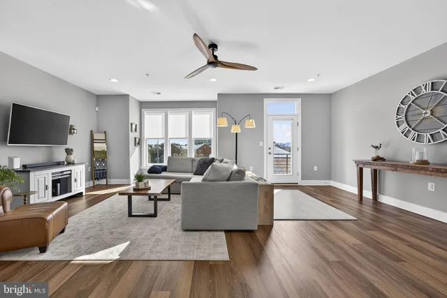 $1,025,000 | 1912 Potomac Avenue, Unit 102, Alexandria, VA 22301