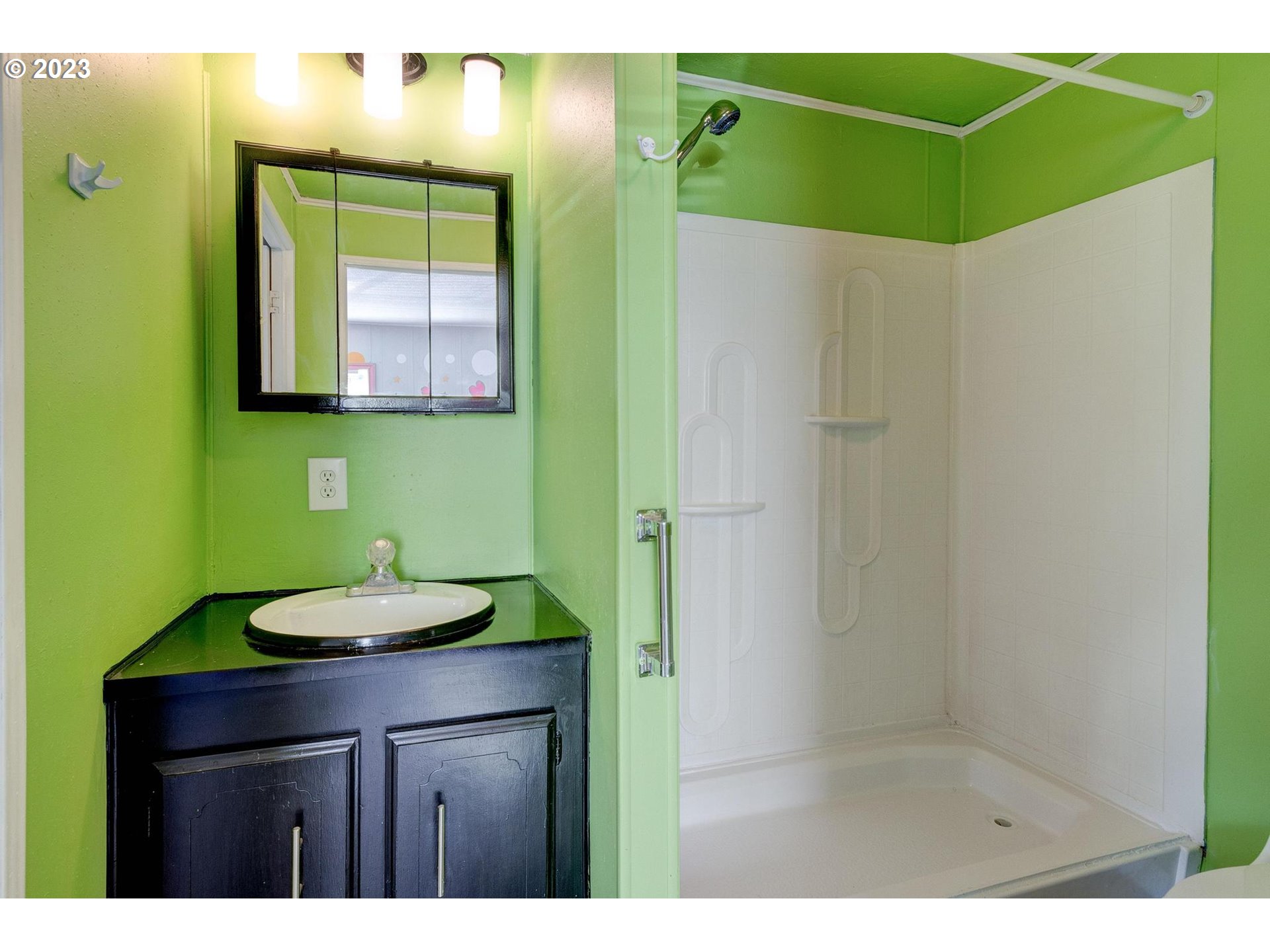 5600 Mt Solo Road, Unit 83 Longview, WA 98632 - Photo 18 of 27 a bathroom with a sink and a mirror