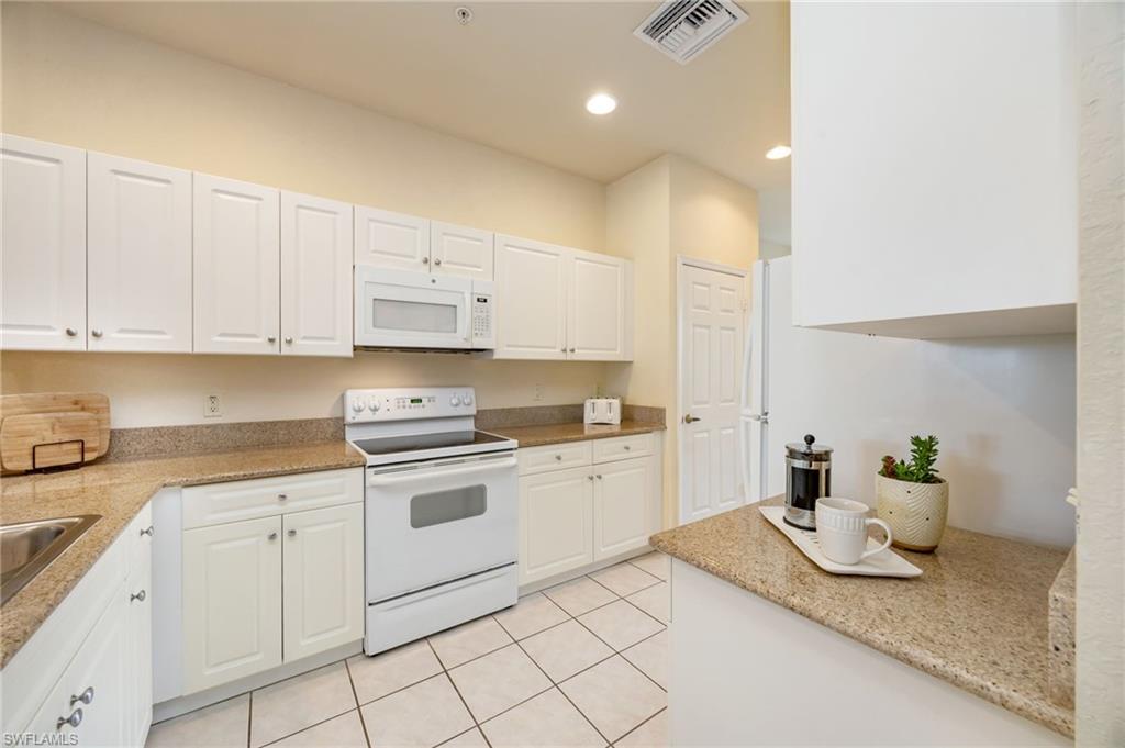 7920 Mahogany Run Lane, Unit 1024 Naples, FL 34113 - Photo 12 of 28 Casual dining