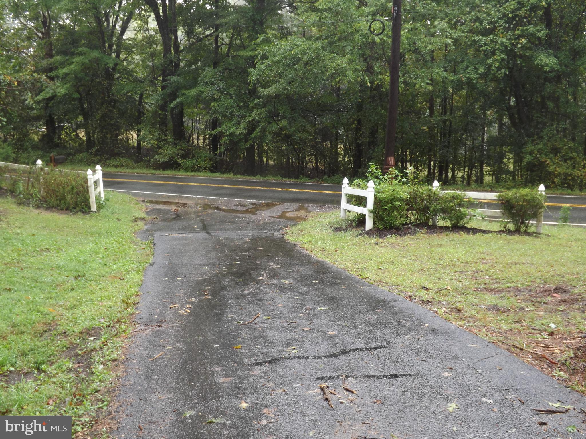 19108 Croom Road Brandywine, MD 20613 - Photo 2 of 33 Paved driveway to road