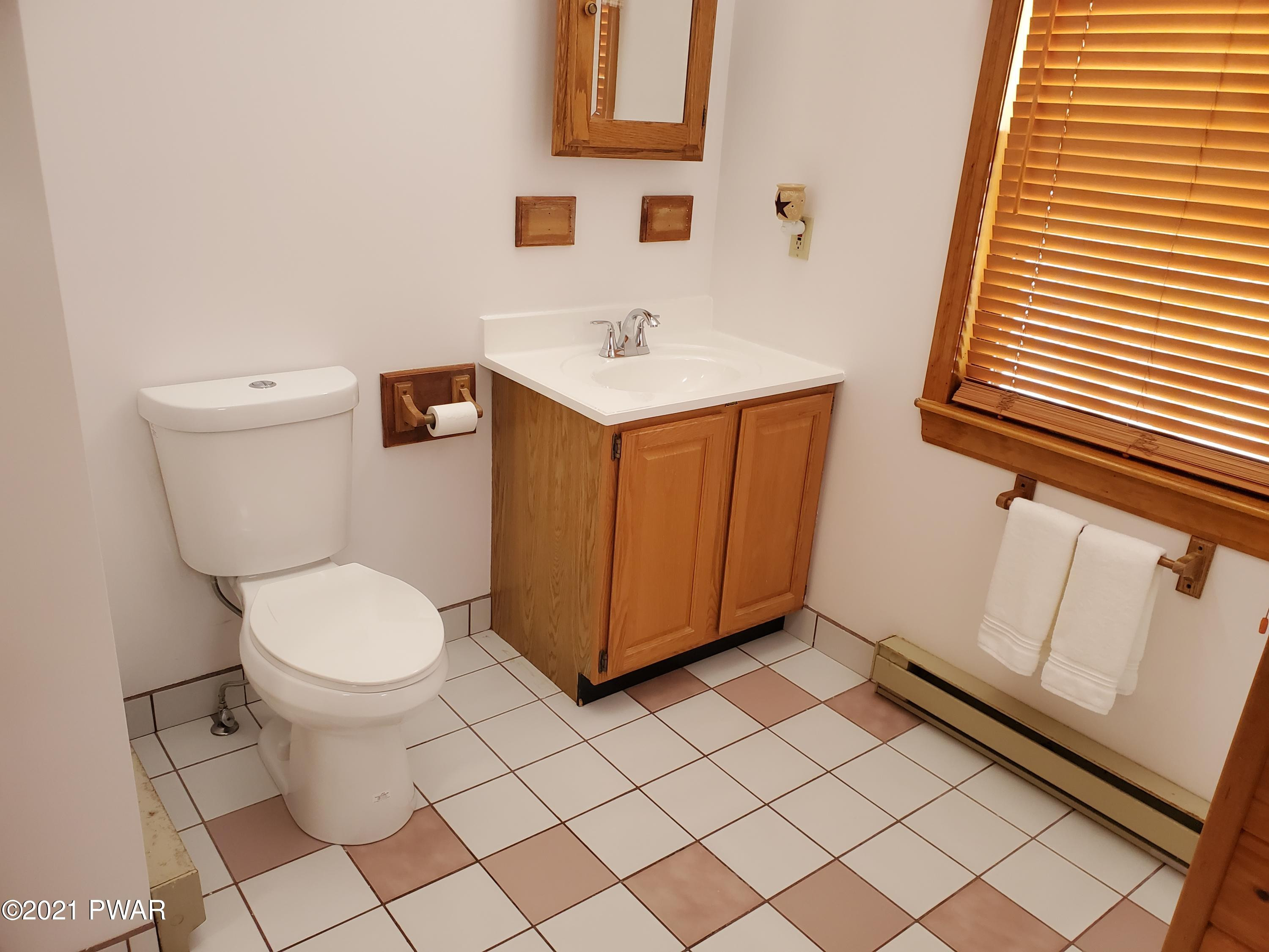 360 Oak Hill Road Hawley, PA 18428 - Photo 29 of 70 Master Bath