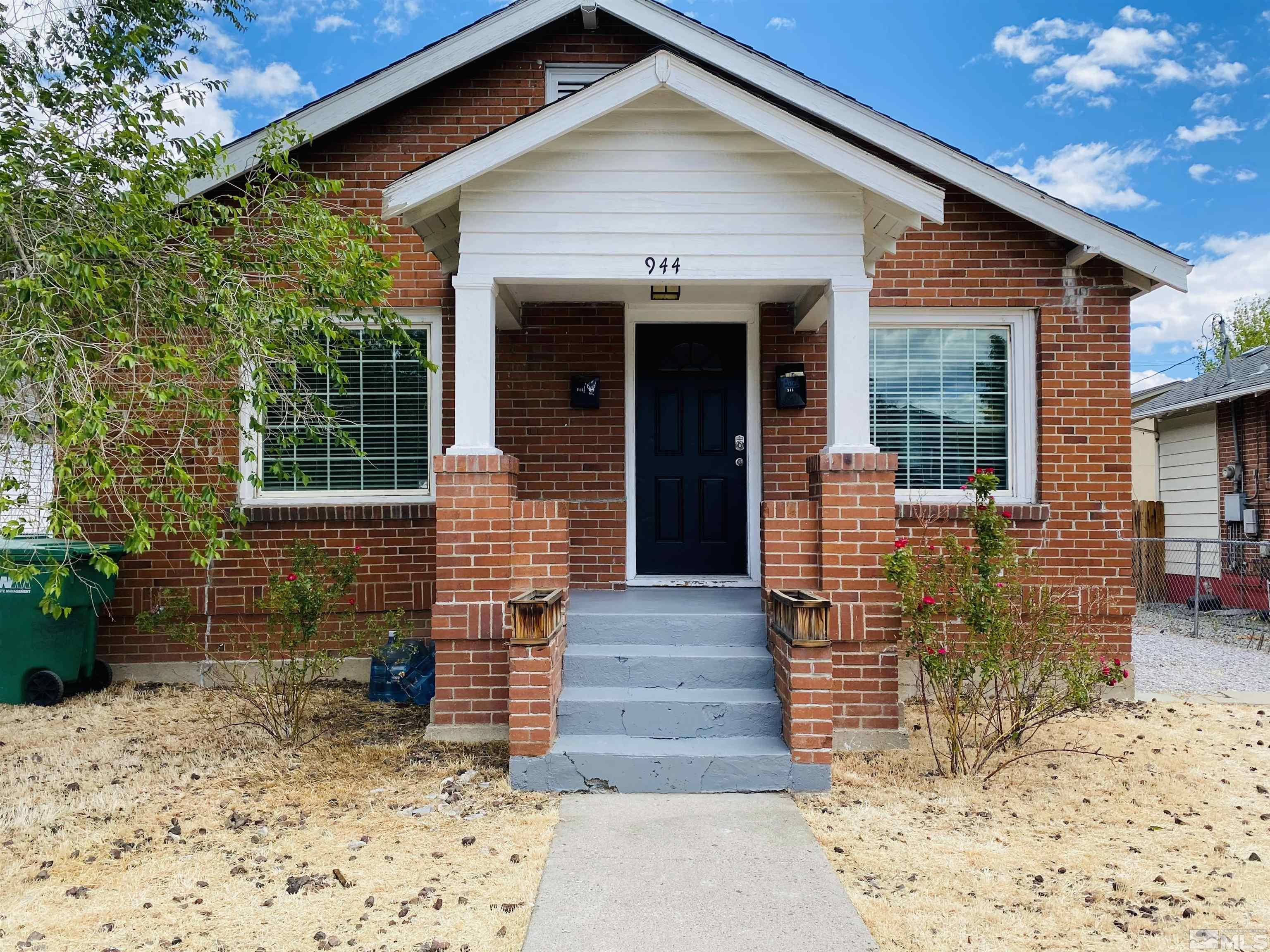 944 Bell Street Reno, NV 89503 - Photo 1 of 1 a front view of a house with garden