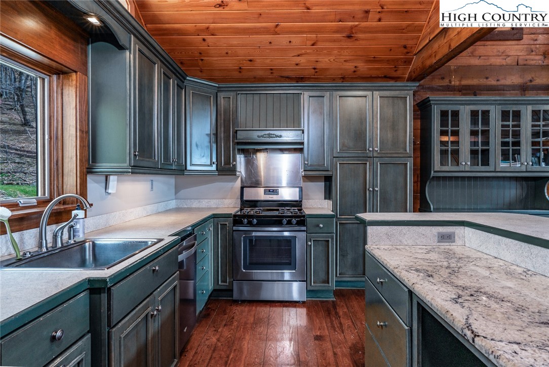 690-692 Lynn Hill Road Vilas, NC 28692 - Photo 18 of 49