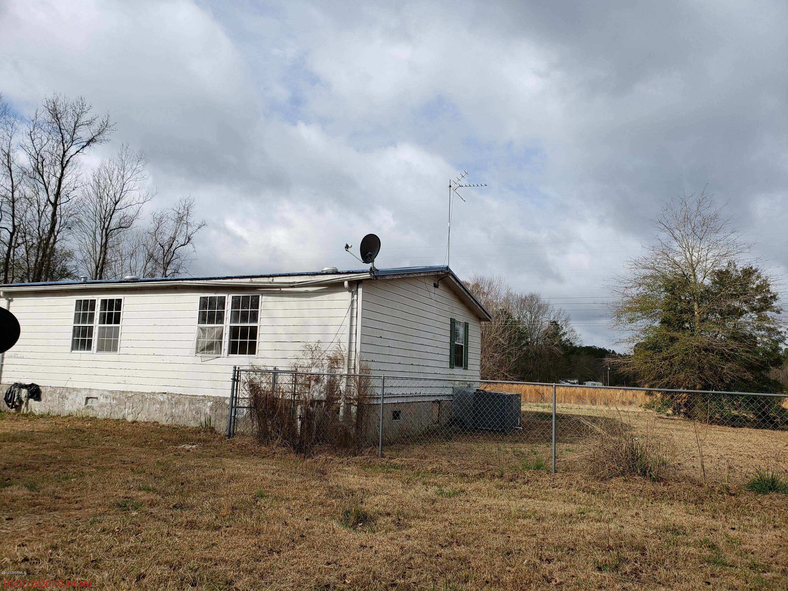 167 Promised Land Road Watha, NC 28478 - Photo 4 of 29 20200116_104445