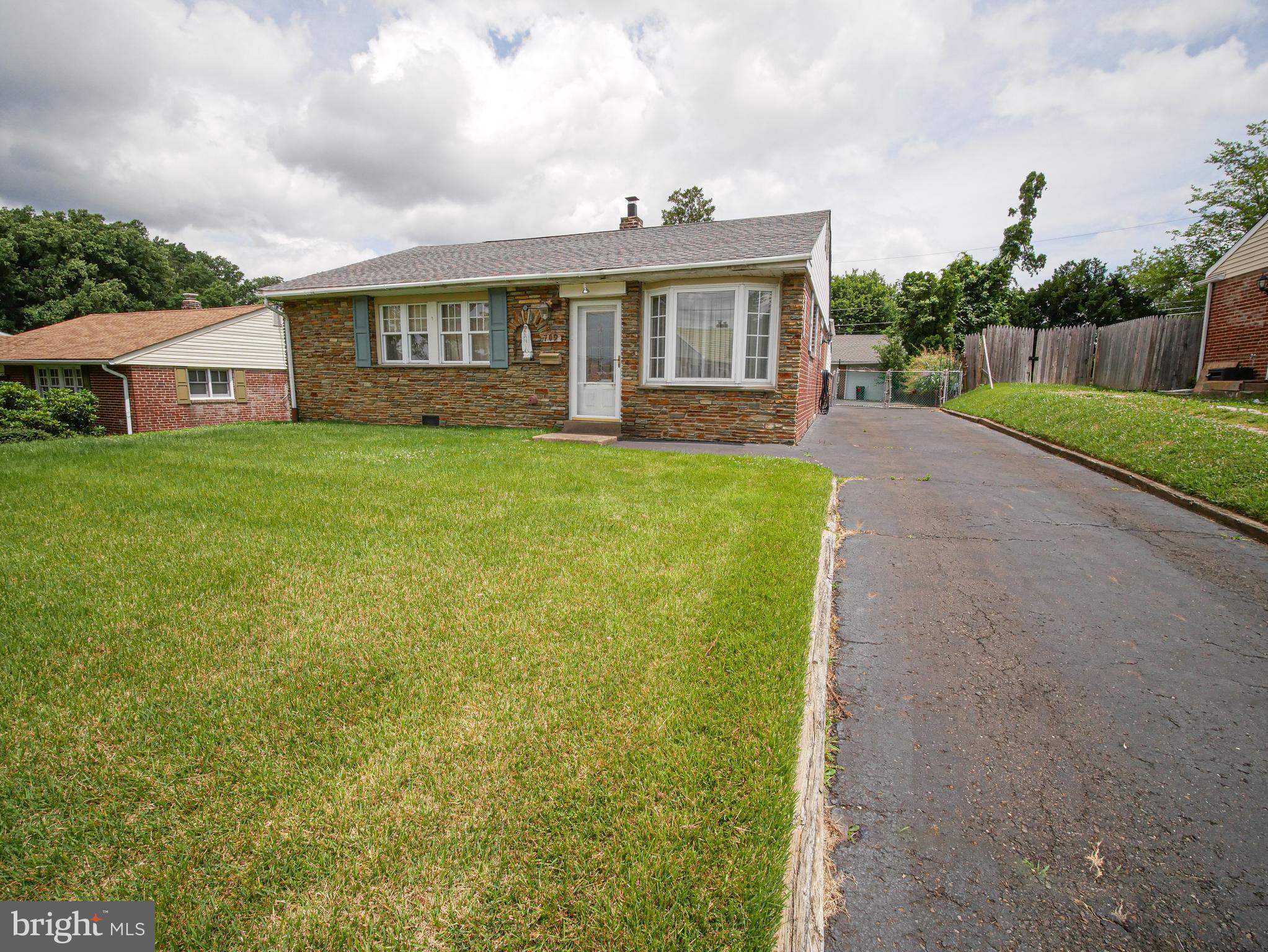 709 Marchman Road Philadelphia, PA 19115 - Photo 2 of 22