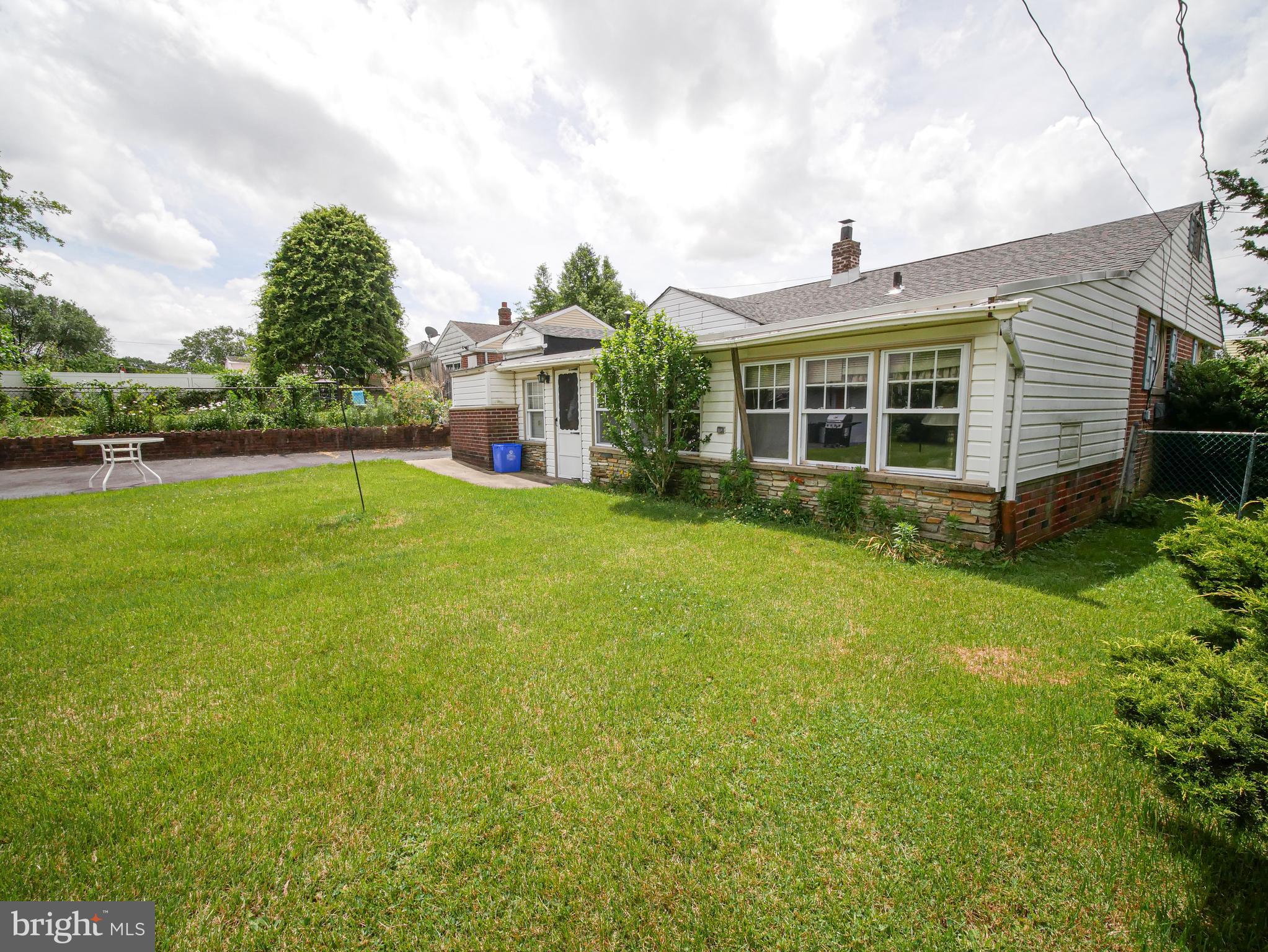 709 Marchman Road Philadelphia, PA 19115 - Photo 16 of 22