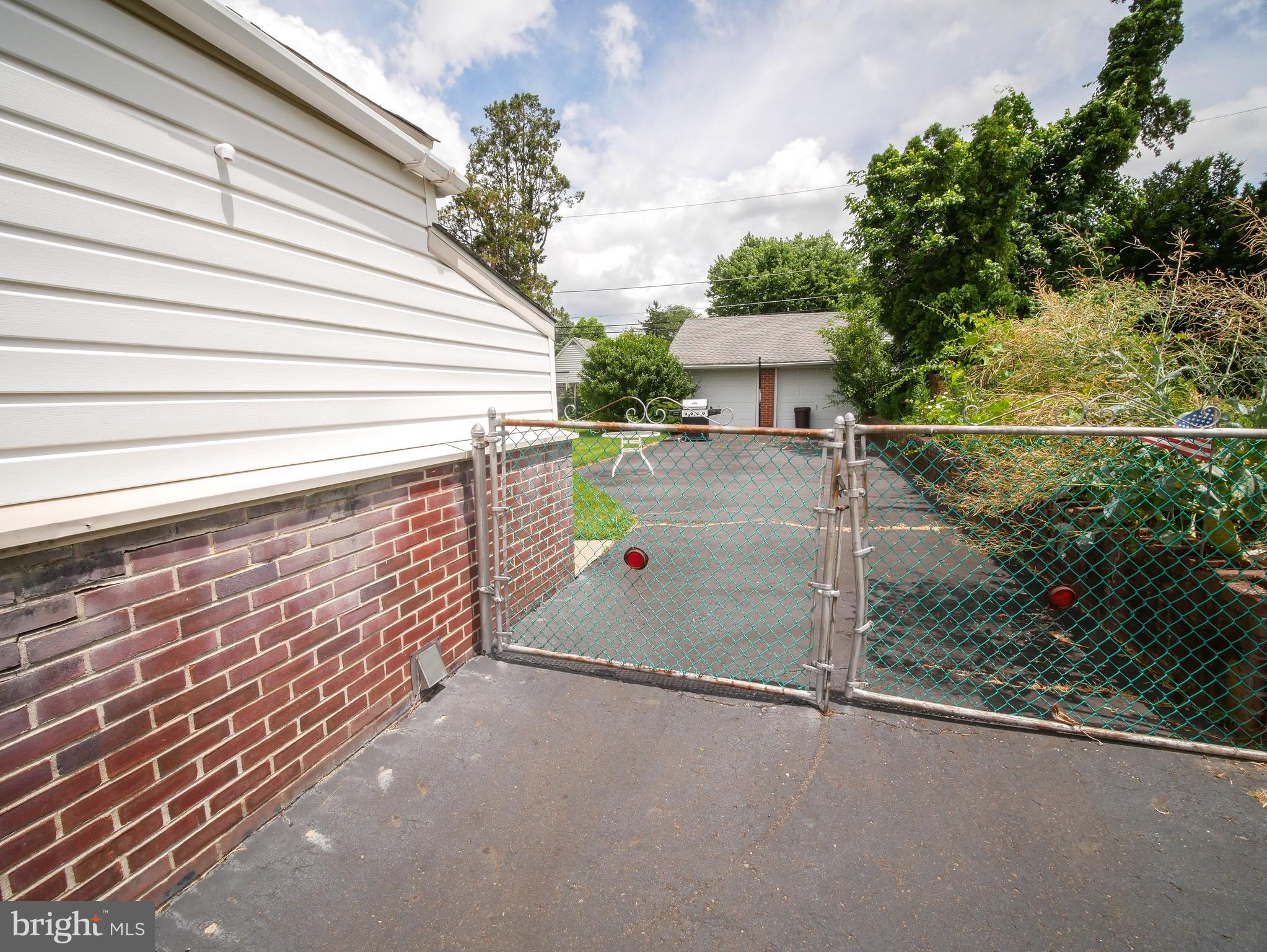 709 Marchman Road Philadelphia, PA 19115 - Photo 18 of 22