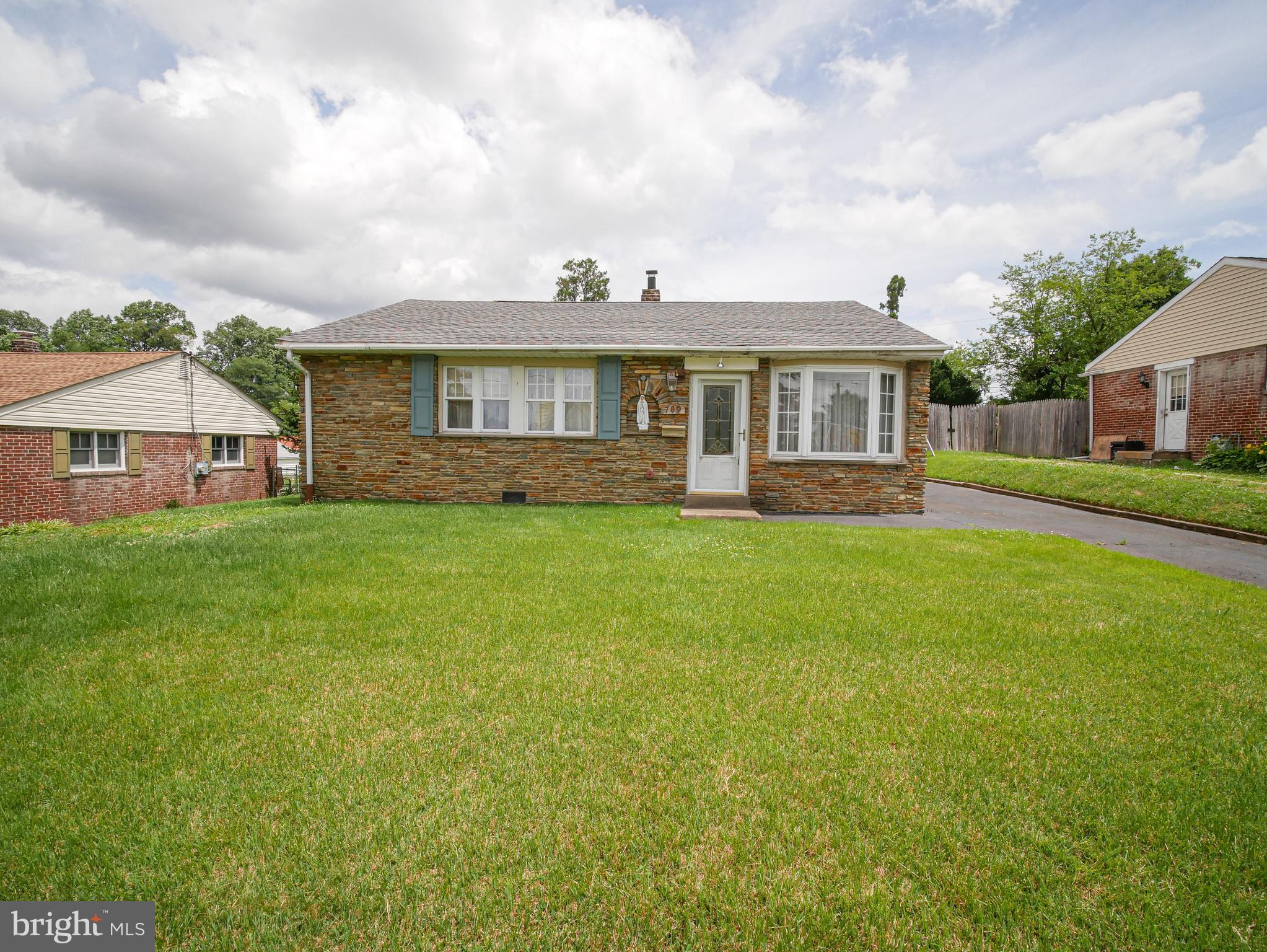 709 Marchman Road Philadelphia, PA 19115 - Photo 3 of 22