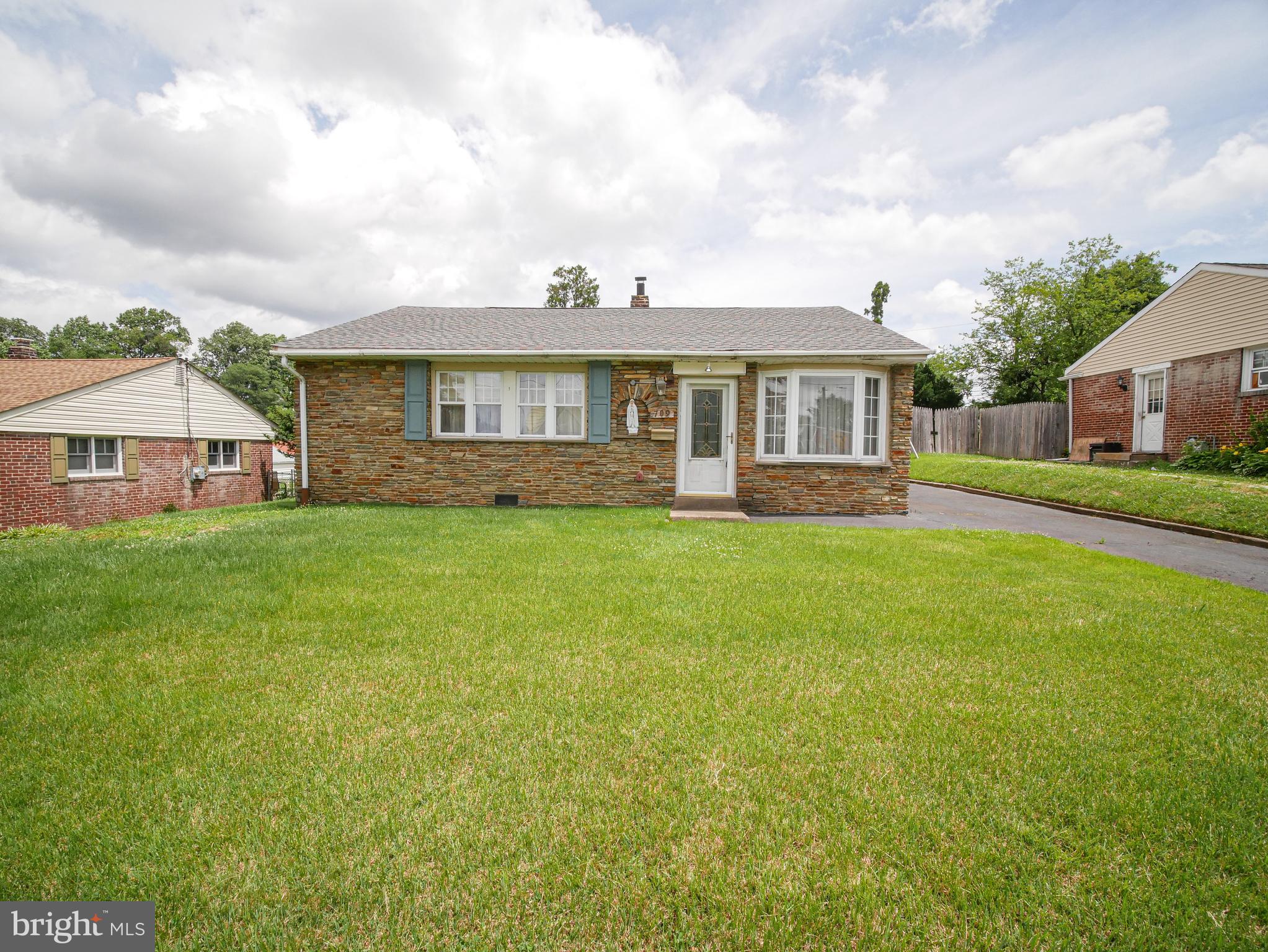 709 Marchman Road Philadelphia, PA 19115 - Photo 4 of 22