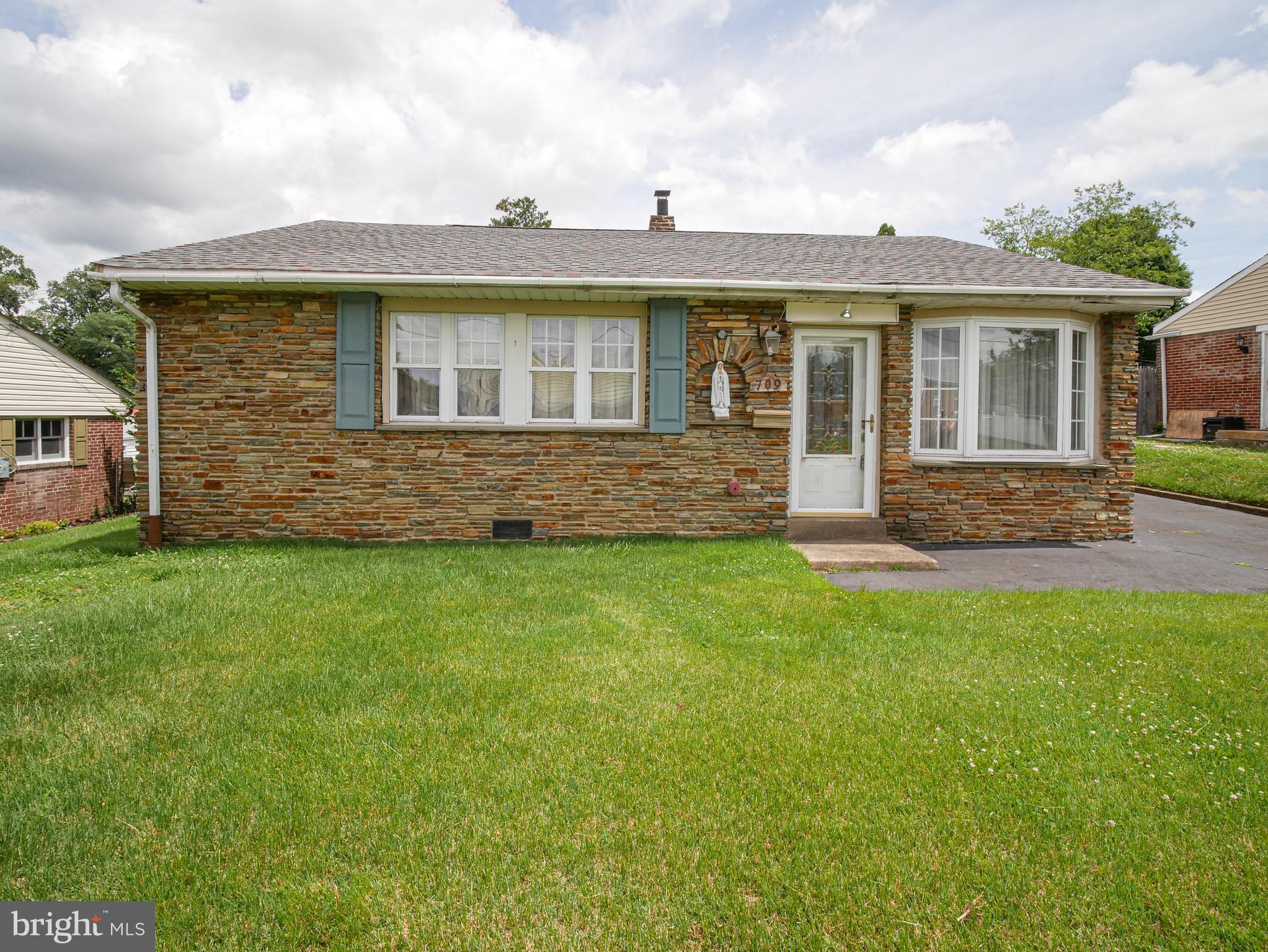 709 Marchman Road Philadelphia, PA 19115 - Photo 8 of 22