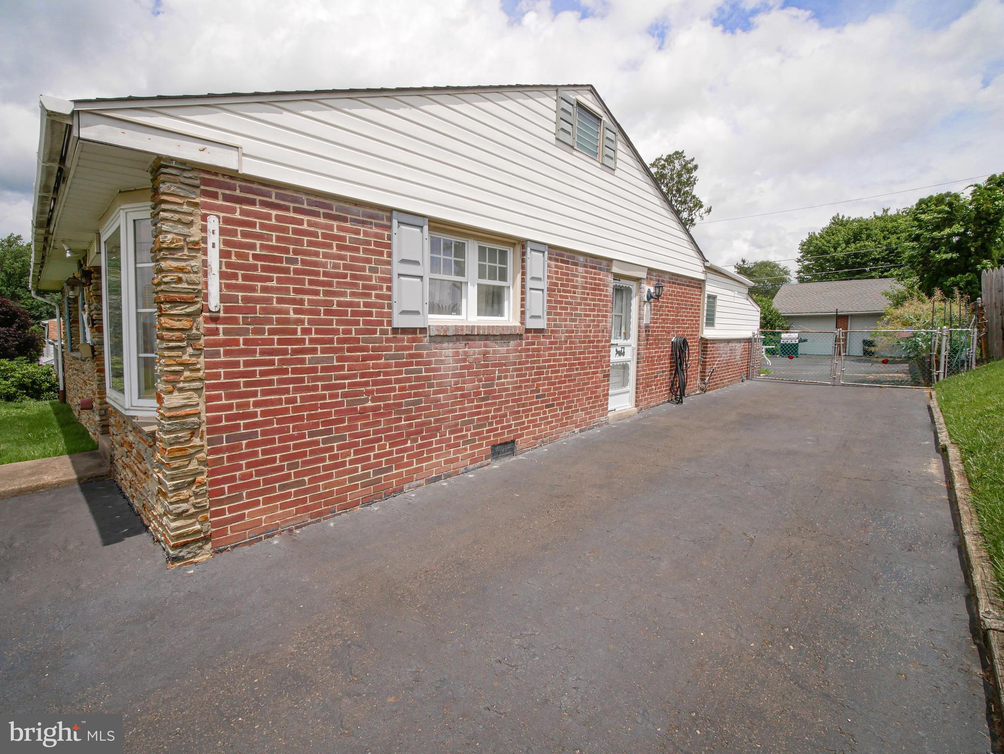 709 Marchman Road Philadelphia, PA 19115 - Photo 10 of 22