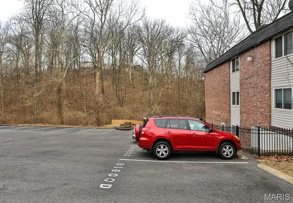 $73,500 | 2800 Blackforest Drive, Unit C, Oakville, MO 63129