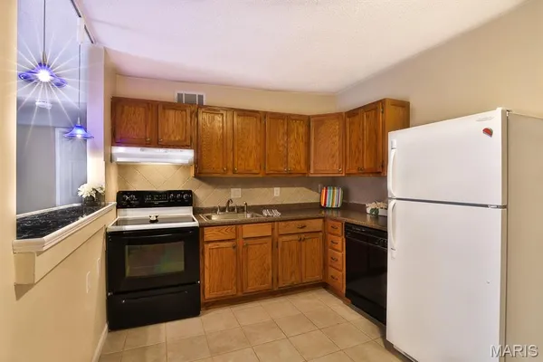 $73,500 | 2800 Blackforest Drive, Unit C, Oakville, MO 63129