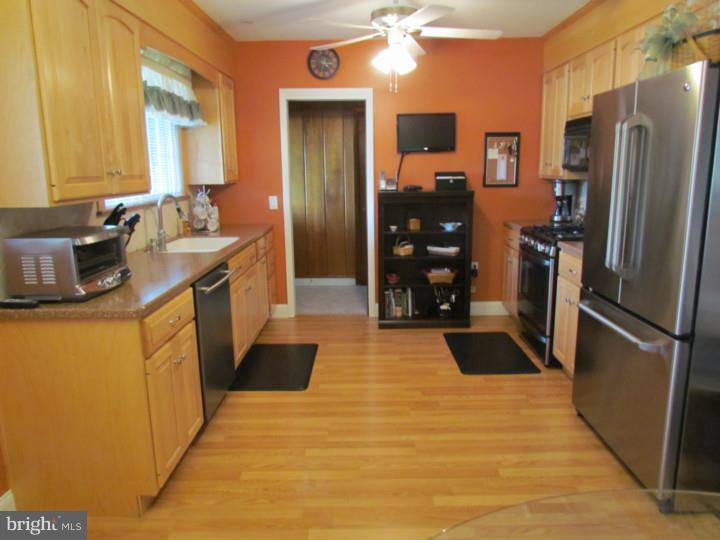 414 Georgetown Road Glassboro, NJ 08028 - Photo 4 of 25 Kitchen