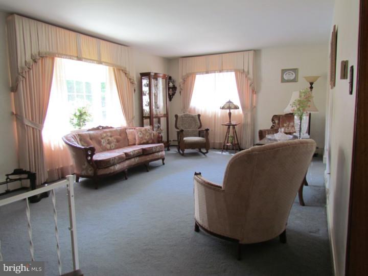 414 Georgetown Road Glassboro, NJ 08028 - Photo 5 of 25 Living Room