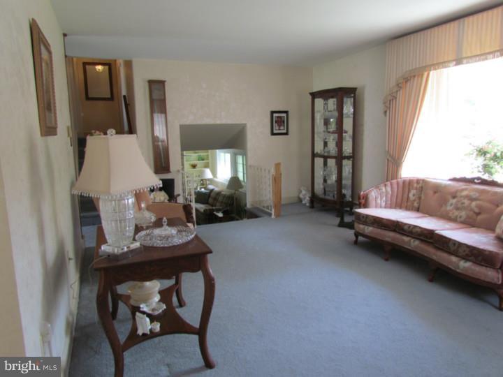 414 Georgetown Road Glassboro, NJ 08028 - Photo 6 of 25 Living Room