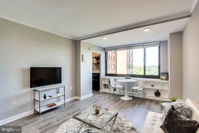 $1,755 | 1021 Arlington Boulevard, Unit 427, Arlington, VA 22209