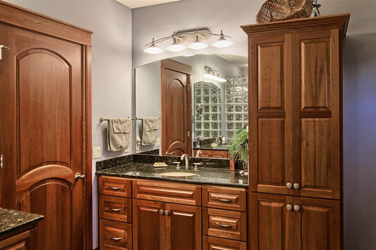 2916 Neahtawanta Road Traverse City, MI 49686 - Photo 22 of 75 1831431-21.JPG