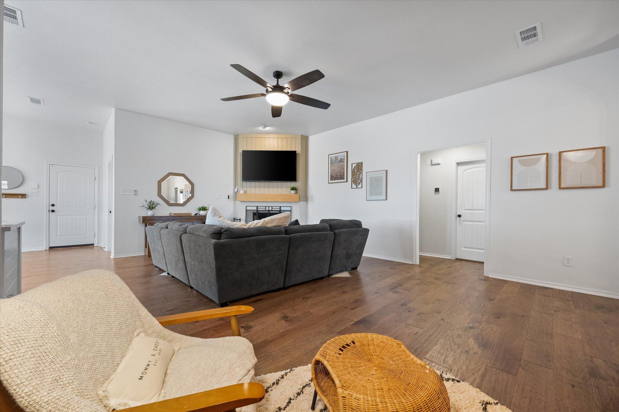 1429 Fm 211 Wilson, TX 79381 - Photo 9 of 43 a living room with furniture and a flat screen tv